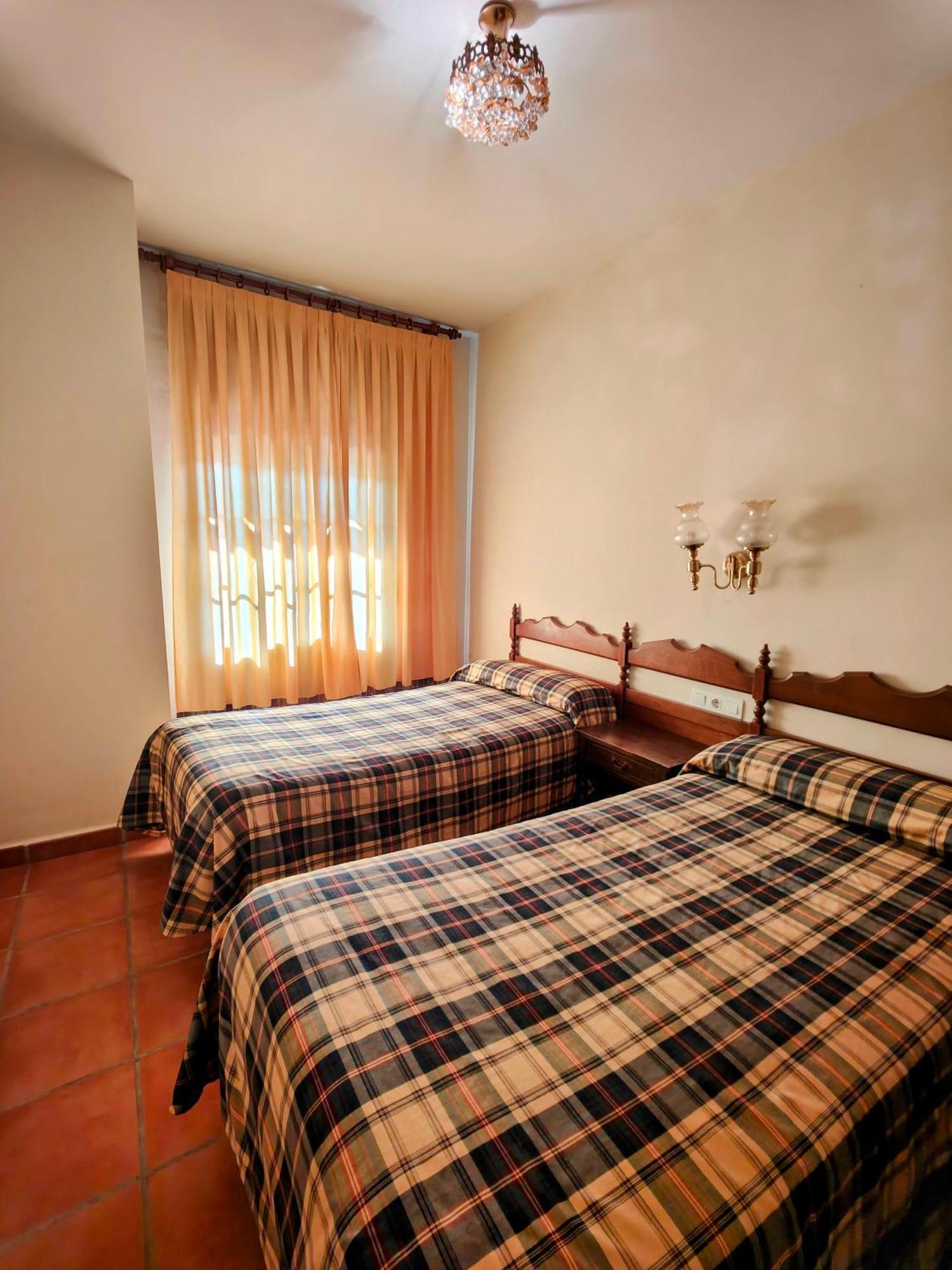 Hostal Montemayor Montemayor del Rio Екстериор снимка