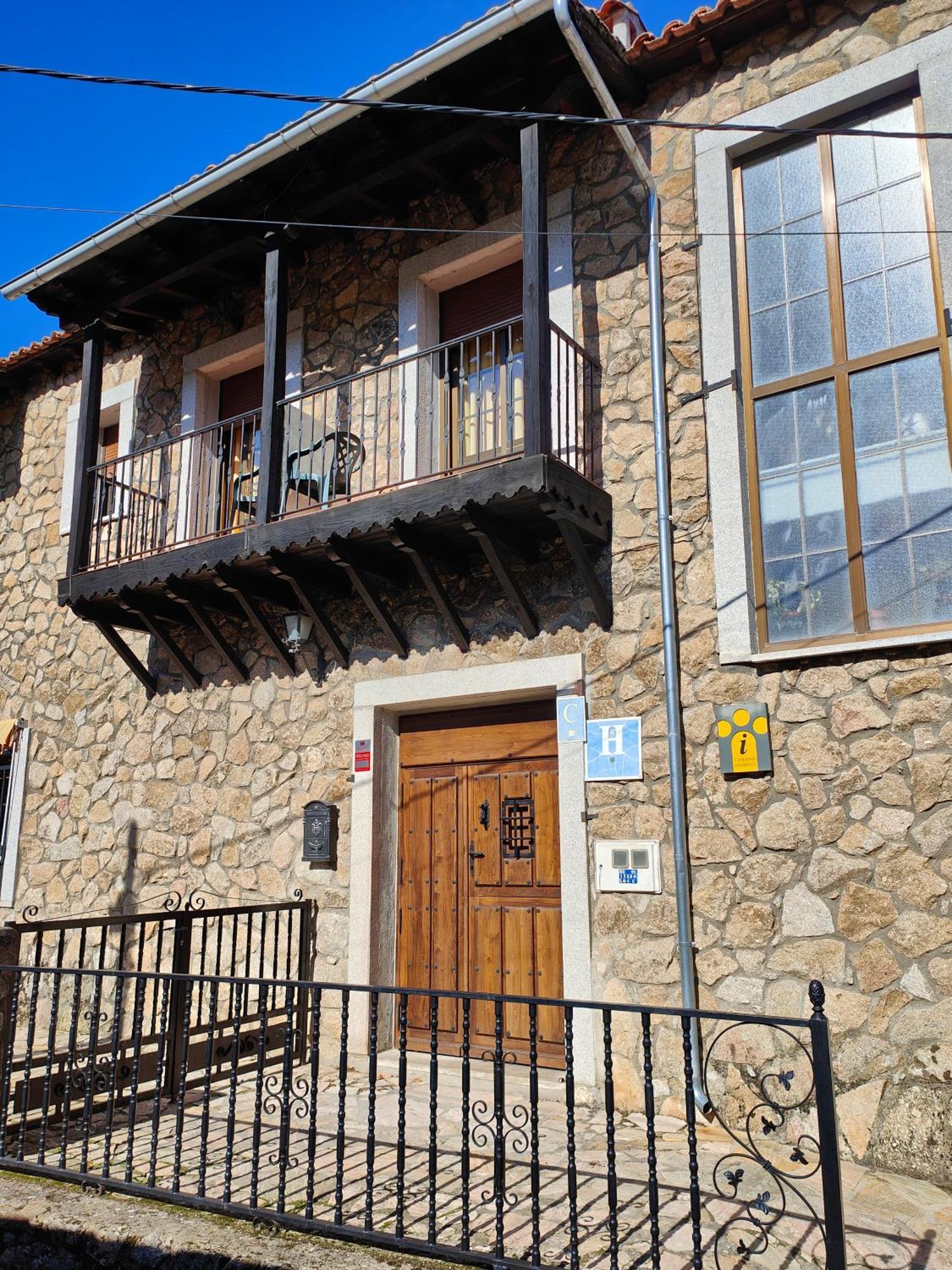 Hostal Montemayor Montemayor del Rio Екстериор снимка